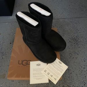 UGG Australia Black Classic Short 7